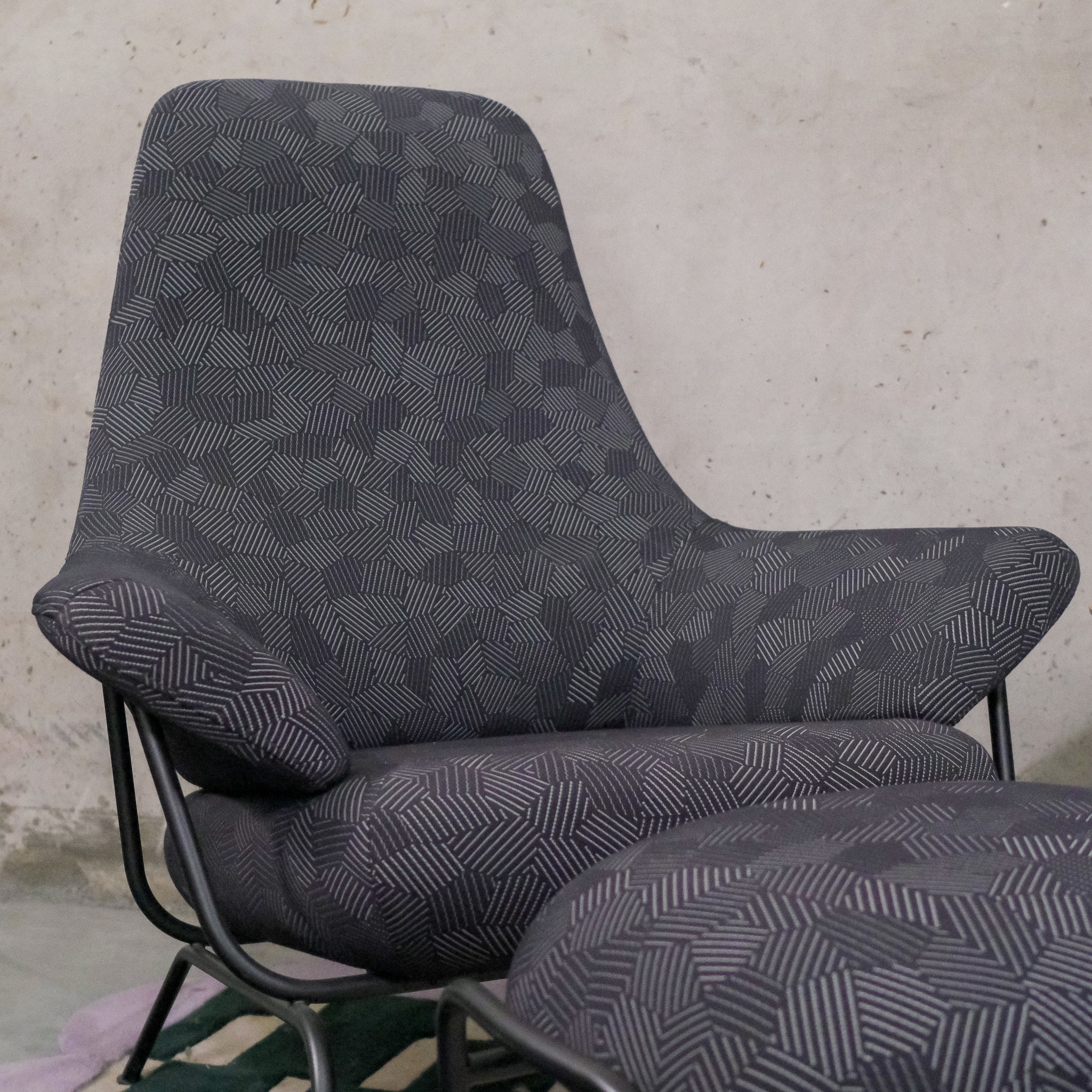 Black - Hai Lounge Chair by Hem