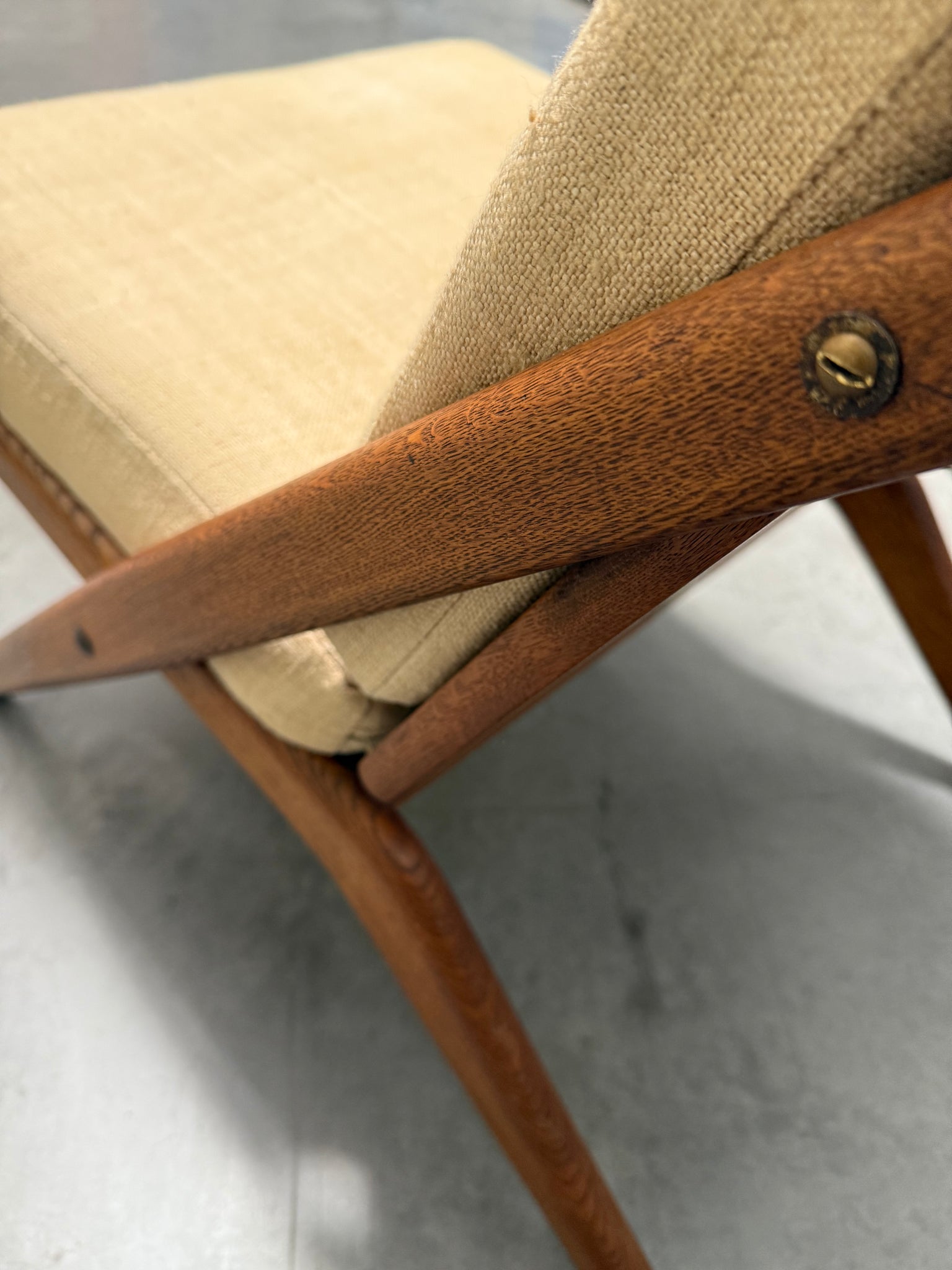 Kosuga Scissor Chair Japan